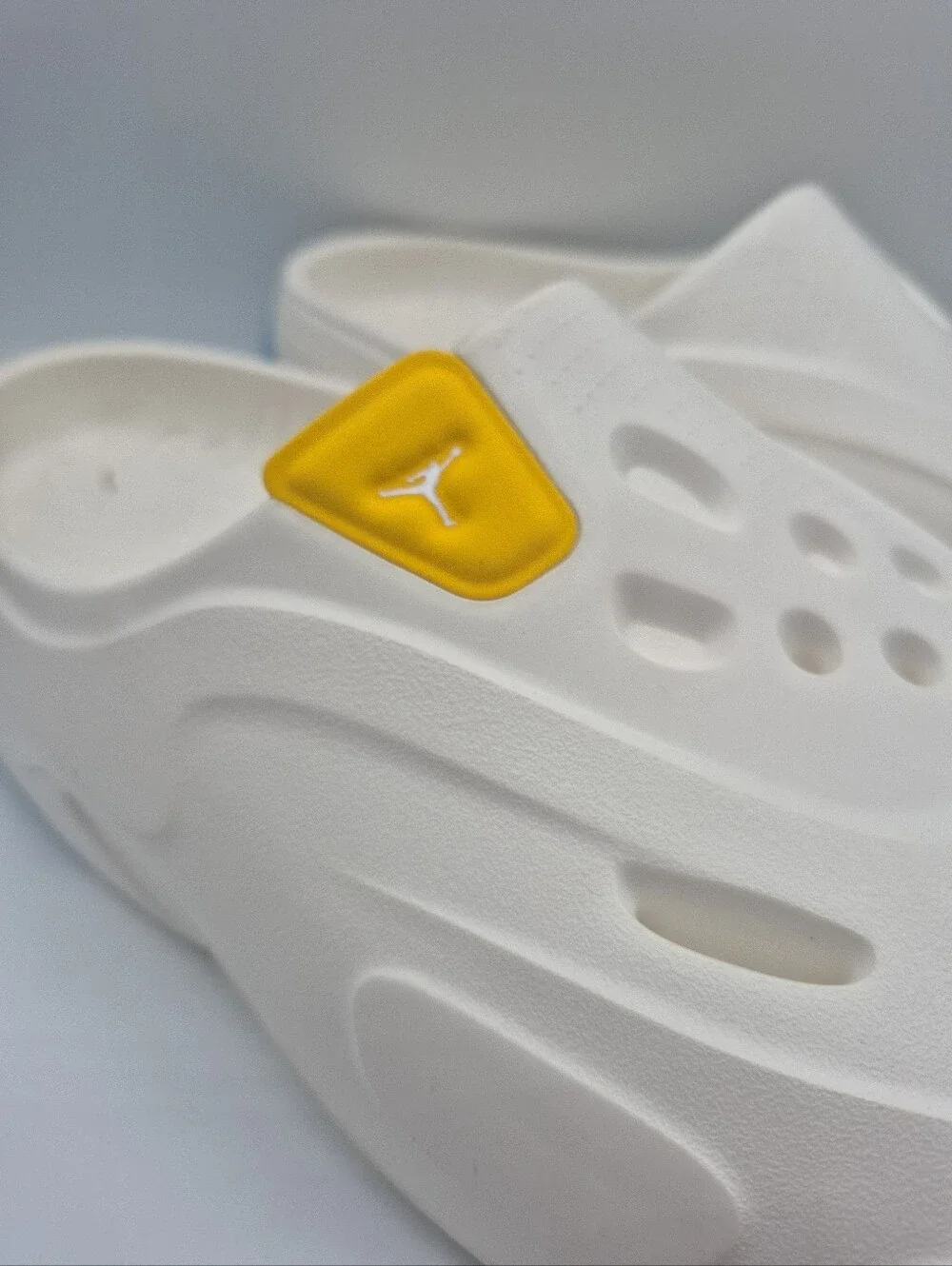 Jordan Roam Marquette PE Player Exclusive Sail Amarillo HF5558-100 Men's Sizes